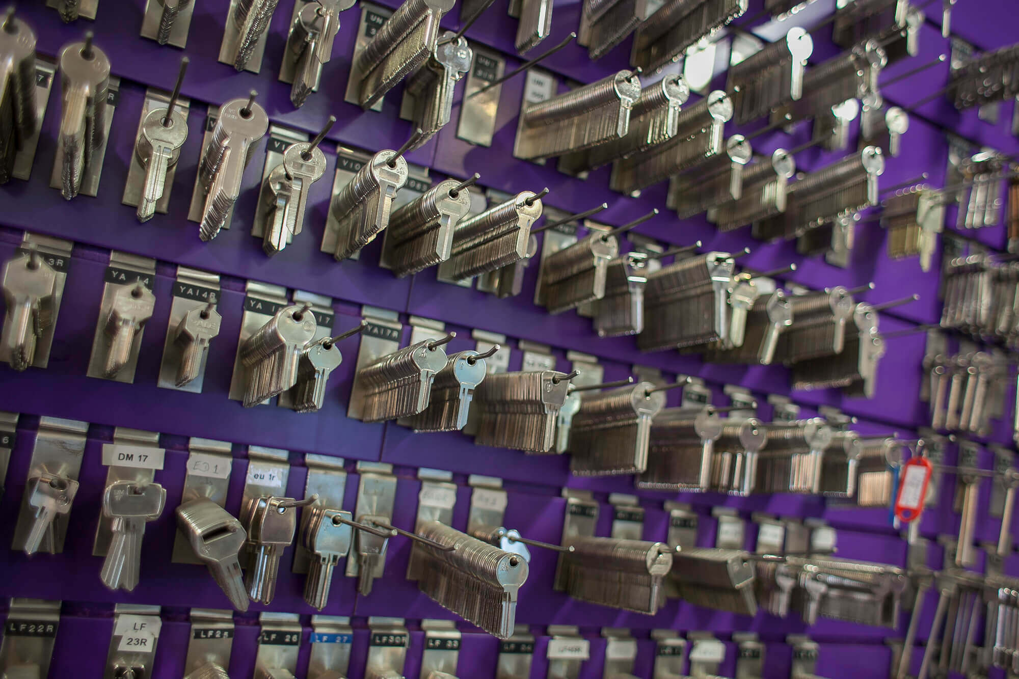 Locksmith & Keycutting Service Locksmith & Keycutting Service